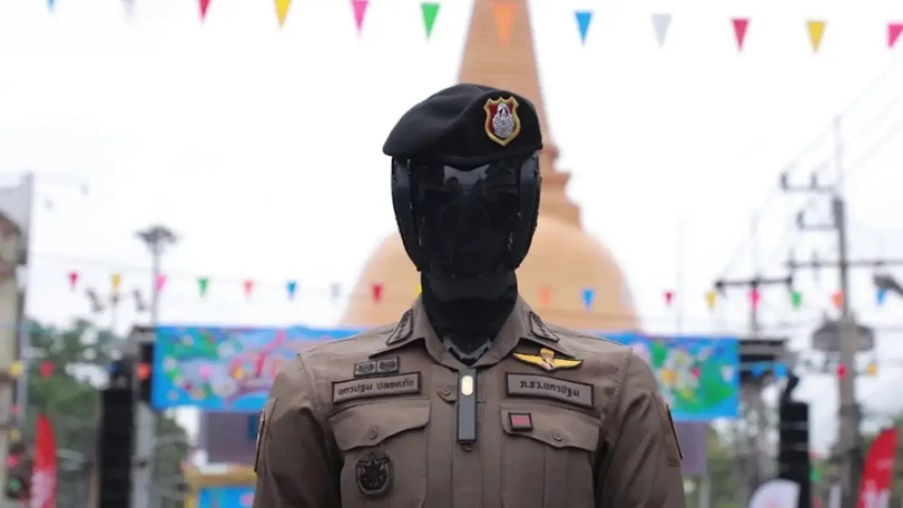 หุ่นยนต์ AI Police Cyborg 1.0 ซึ่งพัฒนาโดยบริษัท Security Pitch และดำเนินการโดยสำนักงานตำรวจแห่งชาติ หุ่นยนต์นี้มีชื่อว่า “พ.ต.อ.นครปฐม ปลอดภัย”