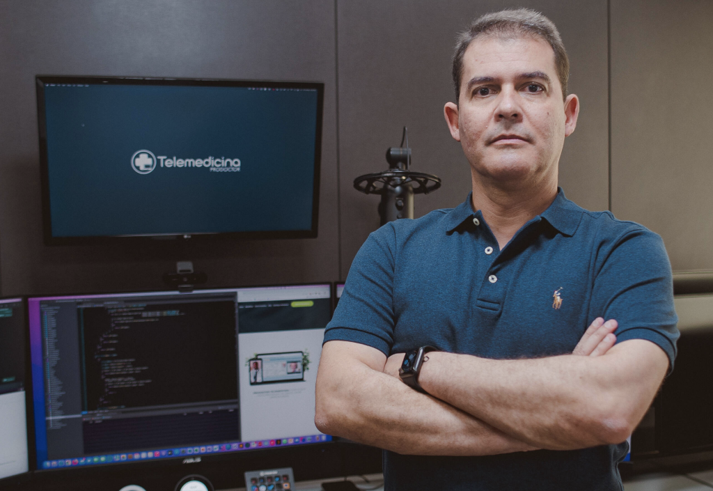 Jomar Nascimento of ProDoctor standing in front of his workstation